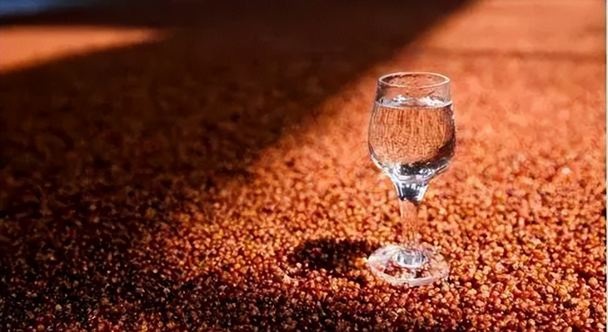 酱香型白酒的特点是什么(酱香型白酒的工艺特点是什么)